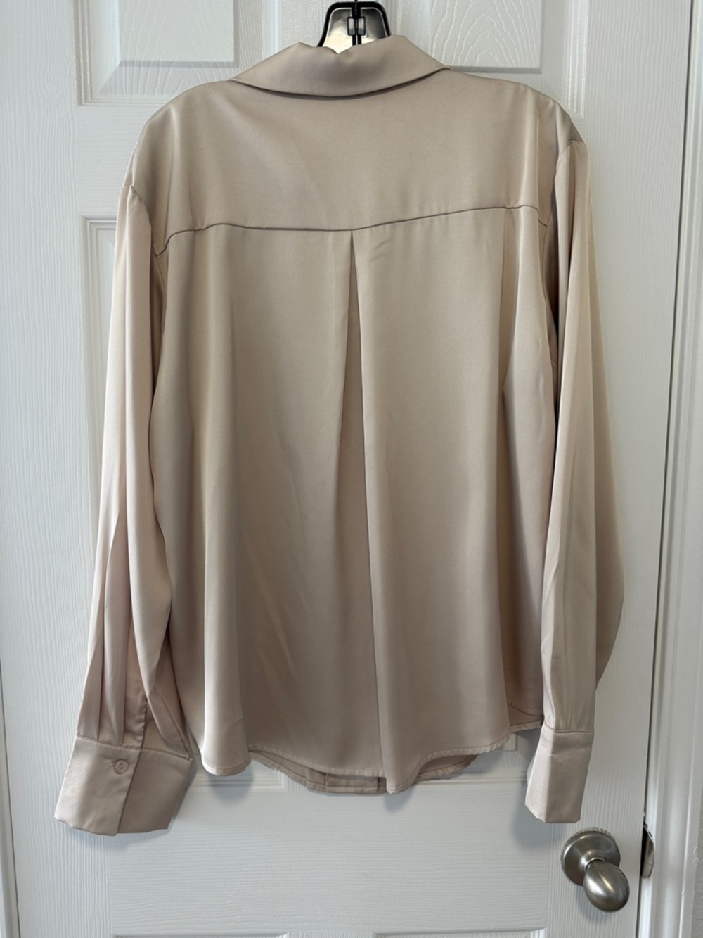 NWT BEIGE BOTANY CHAMPAGNE GOLD SATIN BUTTON DOWN SIZE MEDIUM - Picture 2 of 3